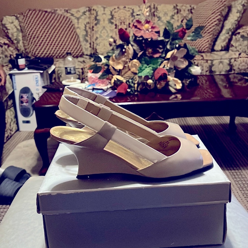 Worthington 7.5 shoes